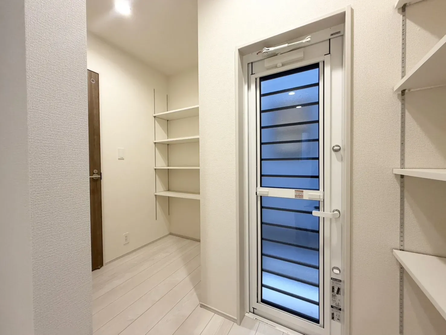 【2号棟　パントリー】