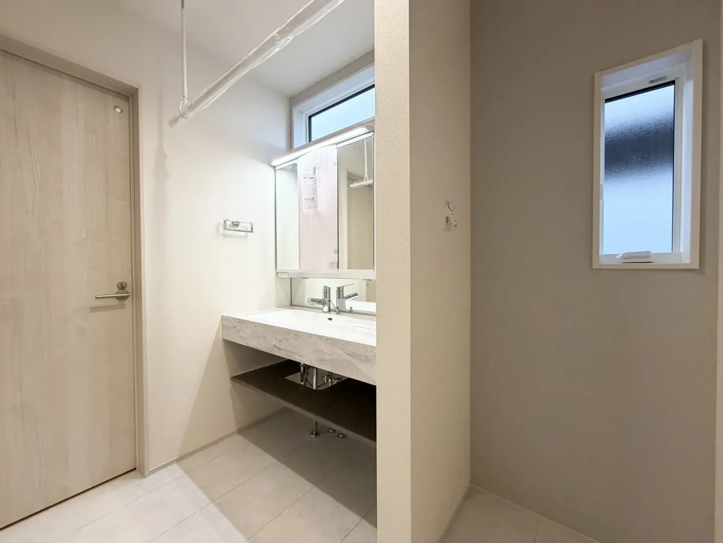 【4号棟　洗面所】