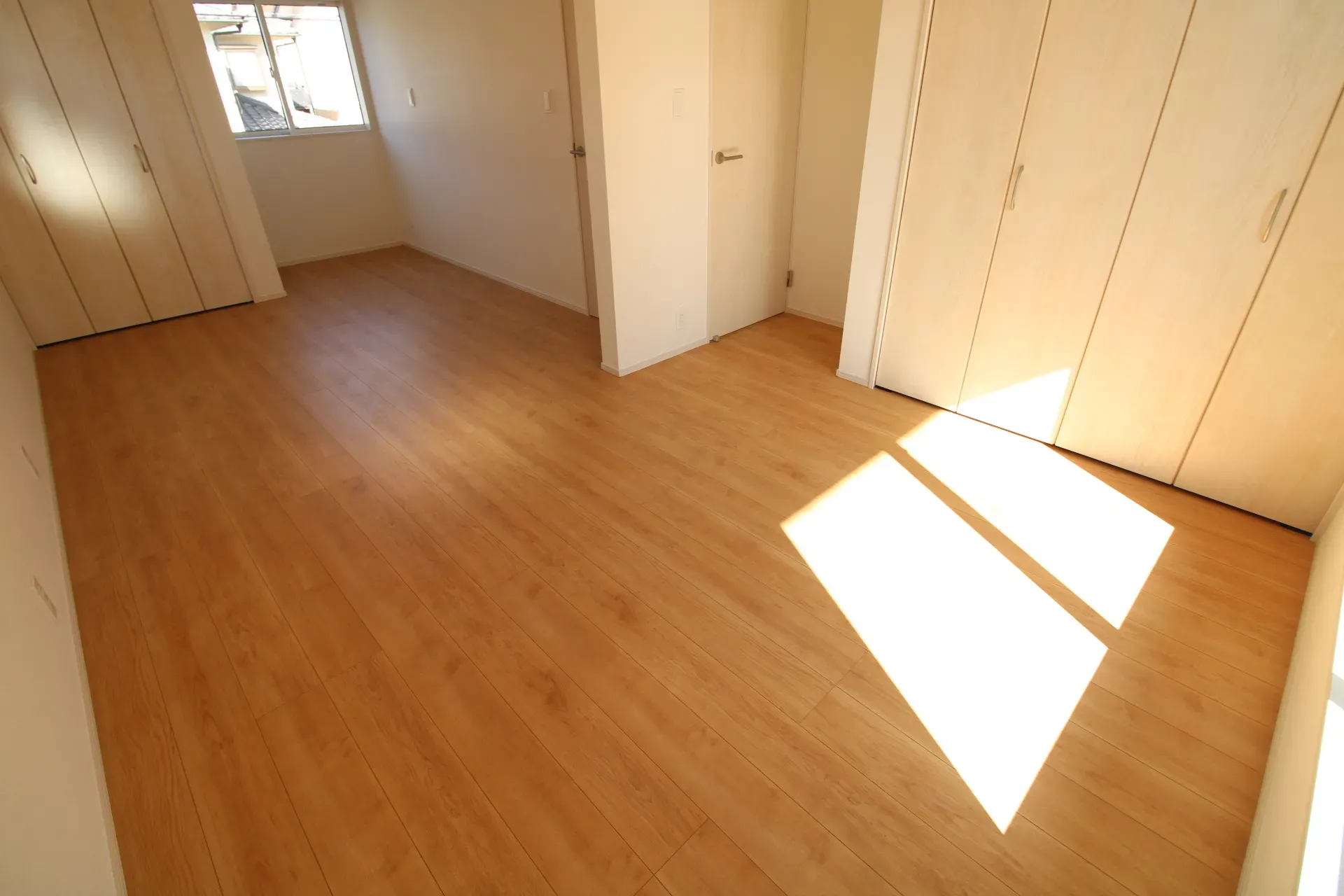 洋室(5.25帖+5.0帖)