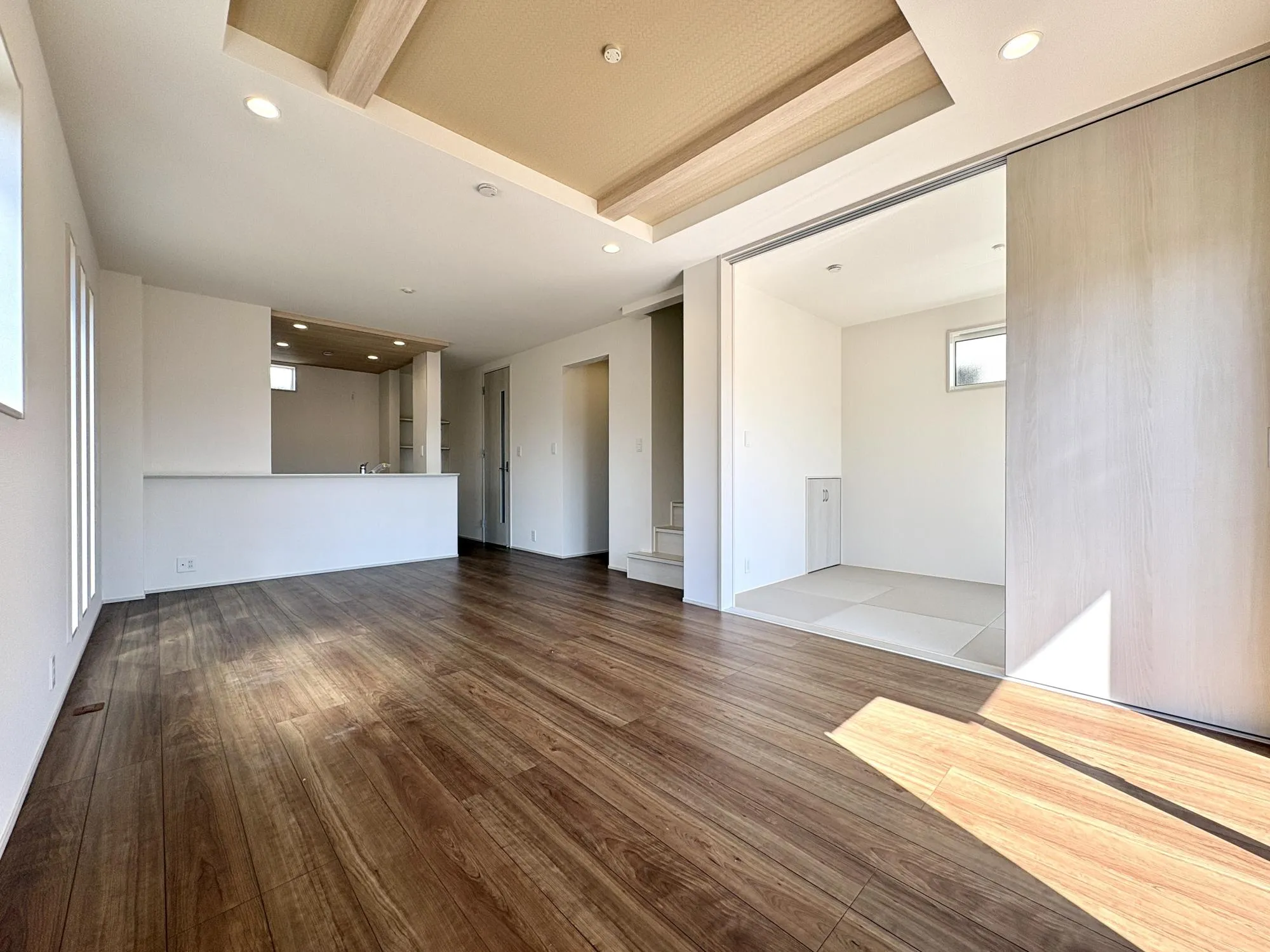 【2号棟/LDK(18.62帖)】