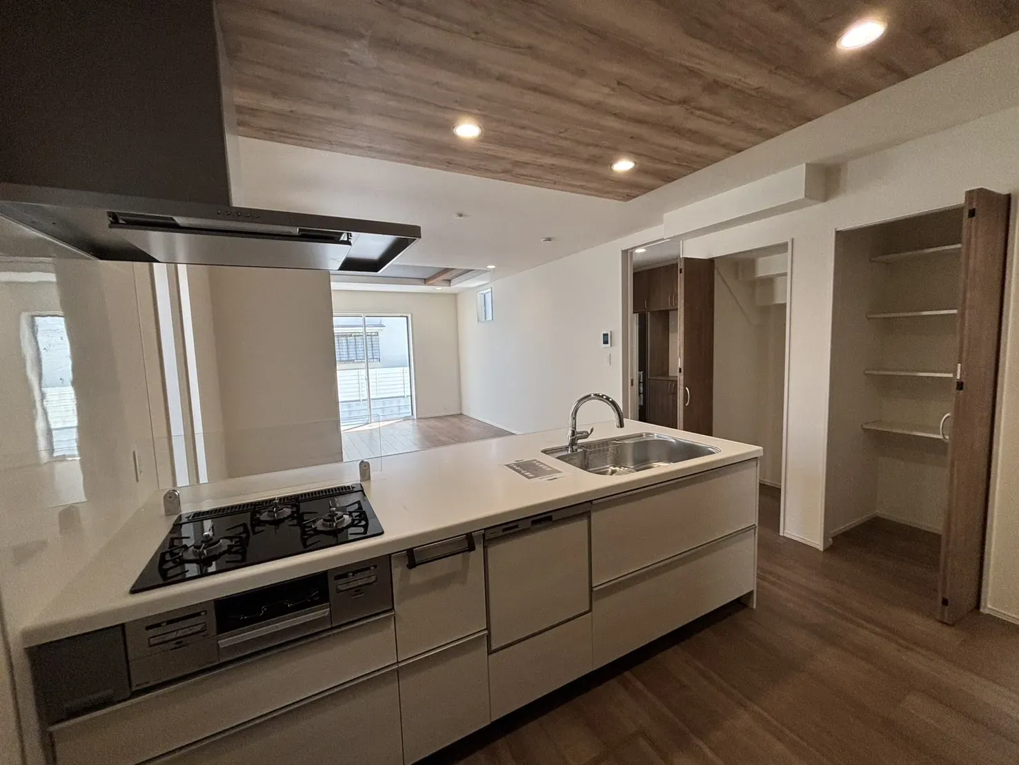 【2号棟】ペニンシュラキッチン