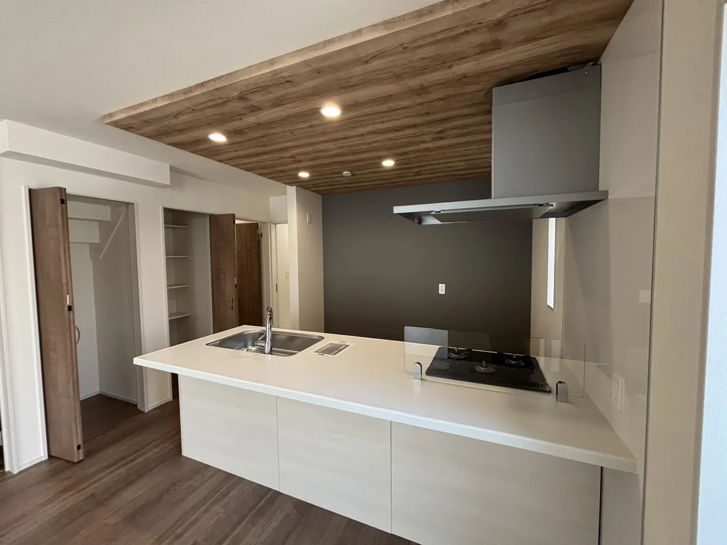 【2号棟】ペニンシュラキッチン