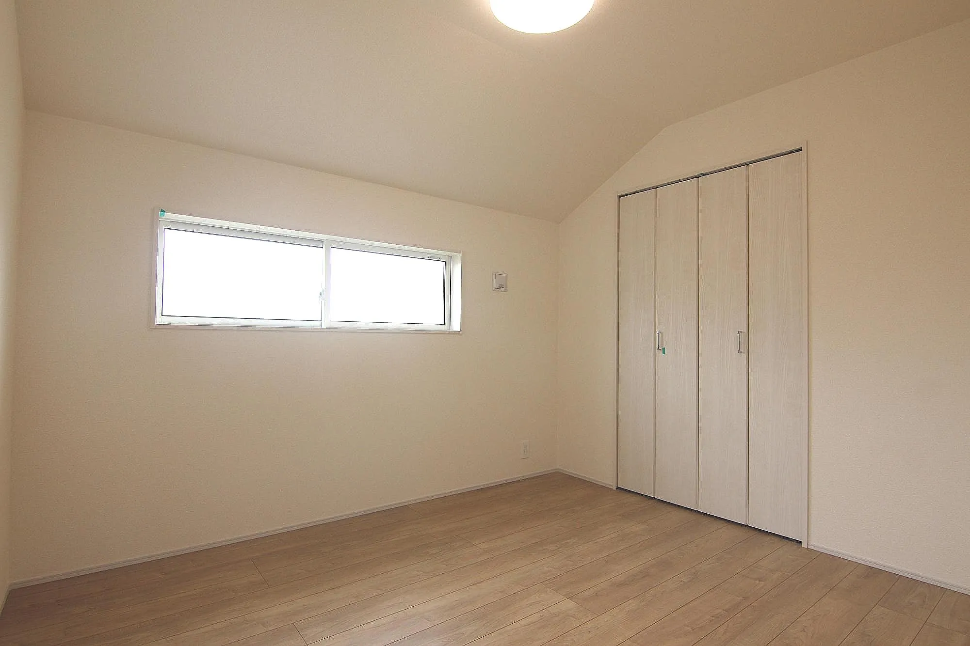 収納付き全居室なのでとても便利な仕様です♪お洋服がたくさんのご家族も安心です☆