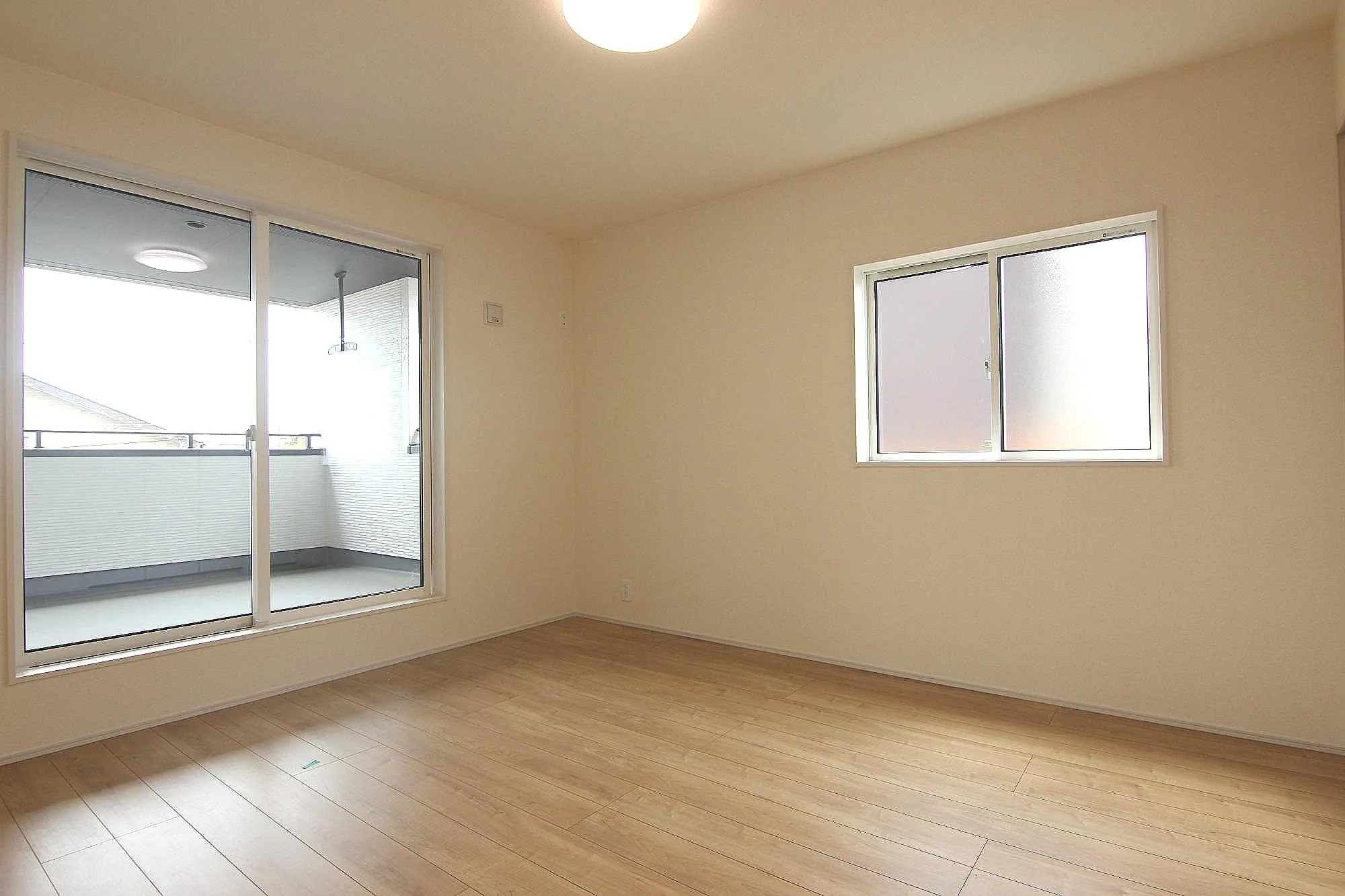 収納付き全居室なのでとても便利な仕様です♪お洋服がたくさんのご家族も安心です☆