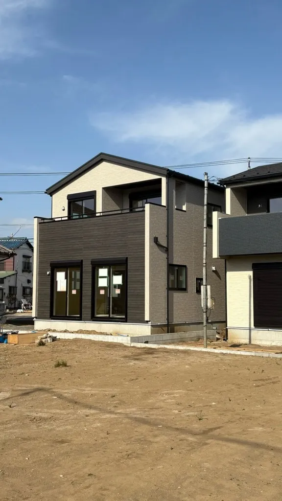 1号棟:4LDKの間取りとなり、玄関吹抜を採用!