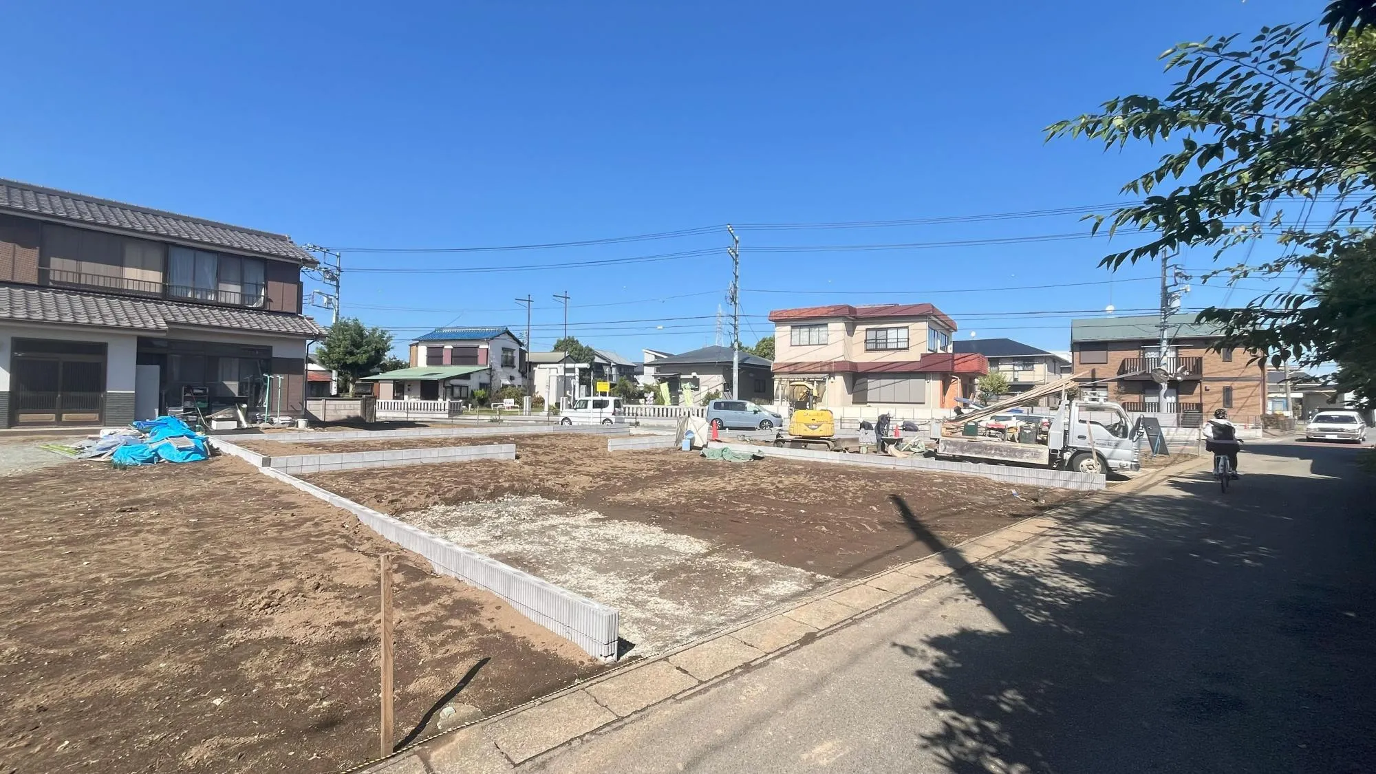 1号棟には人気の玄関吹き抜けを採用しております。明るく開放感があります。