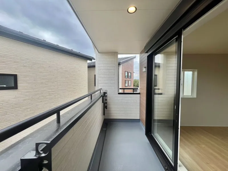 <2号棟>
バルコニー