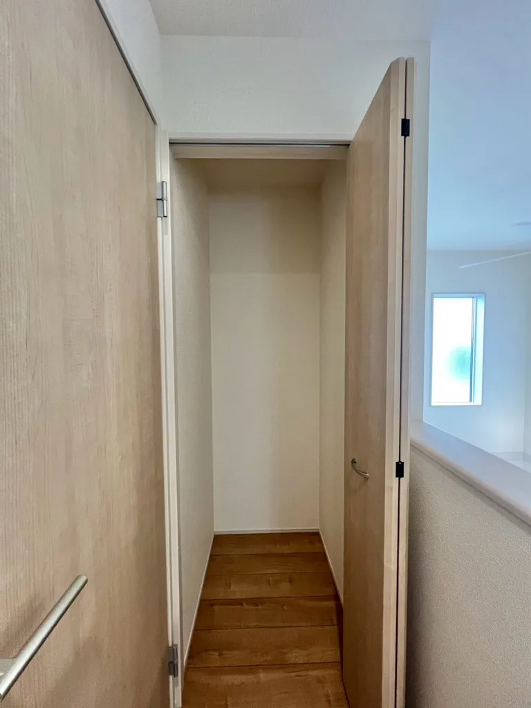 <2号棟>
2F廊下収納