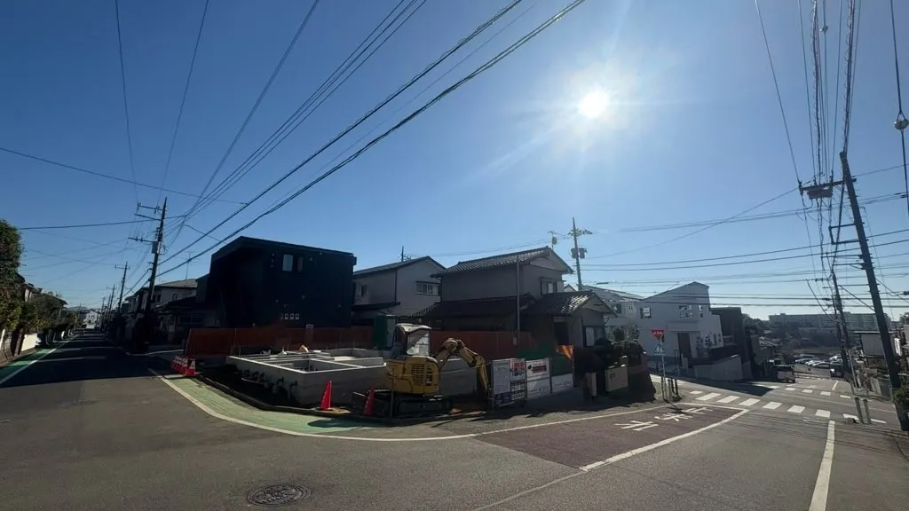 約9.0m公道　約6.4m公道の
2面道路に隣接!