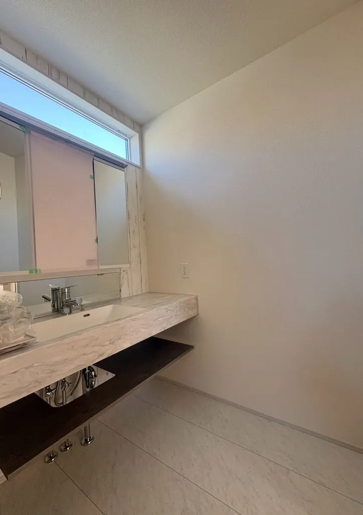 スマートサニタリーの採用で、高級感のある空間を演出しております!