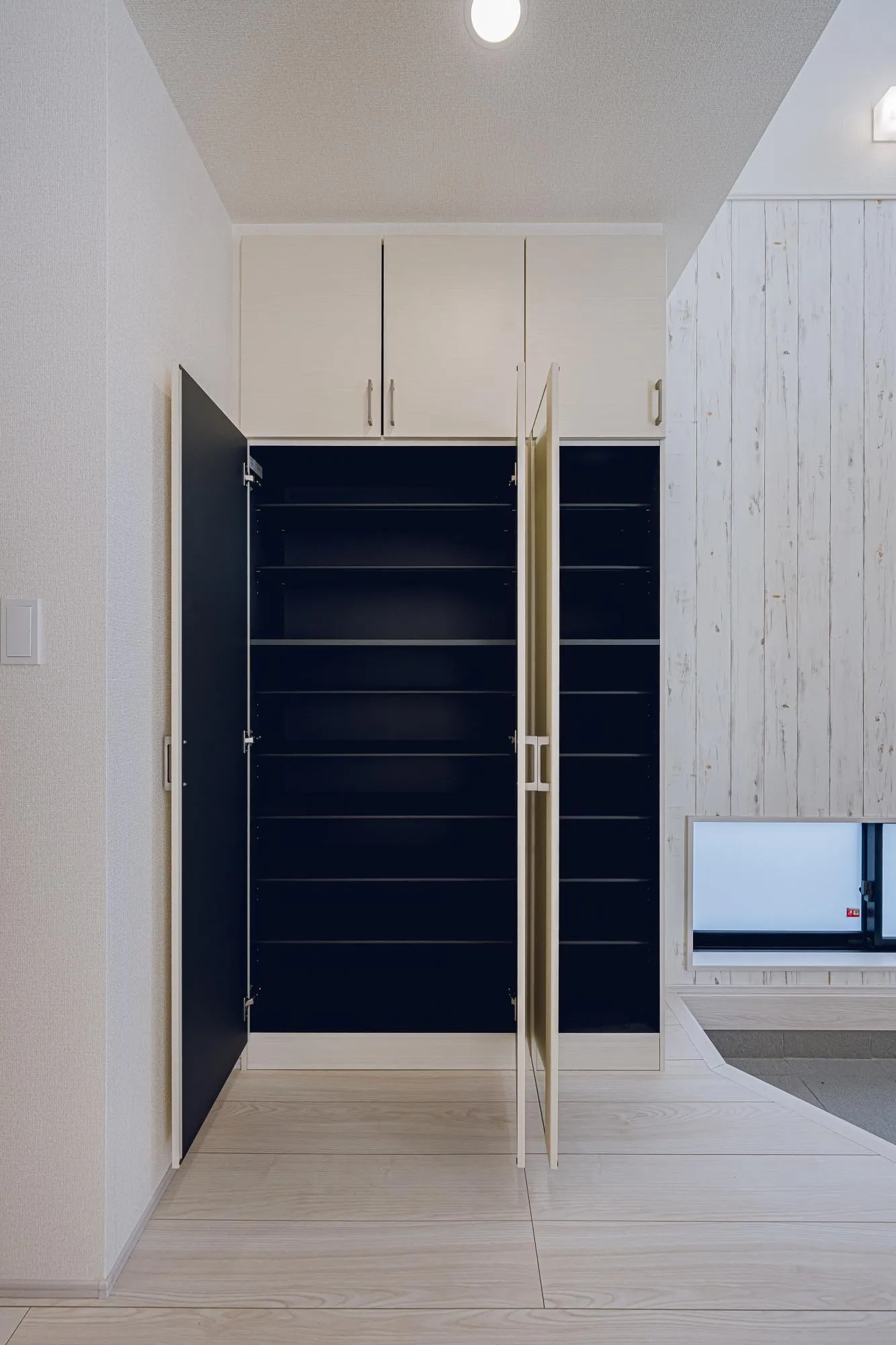 2号棟:玄関　吹き抜け