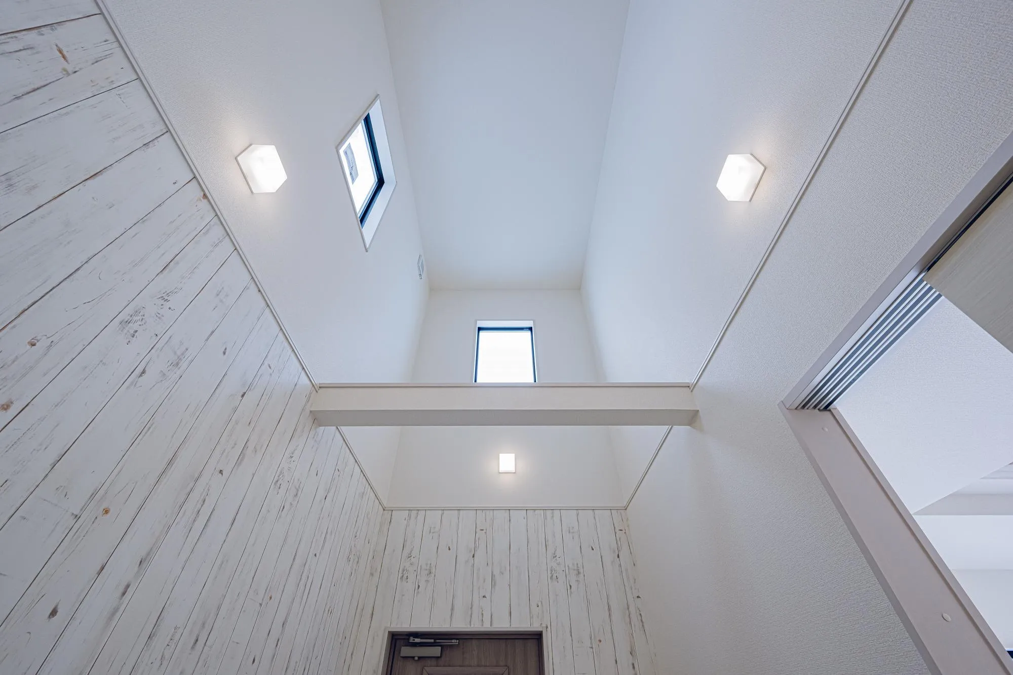 2号棟:玄関　吹き抜け