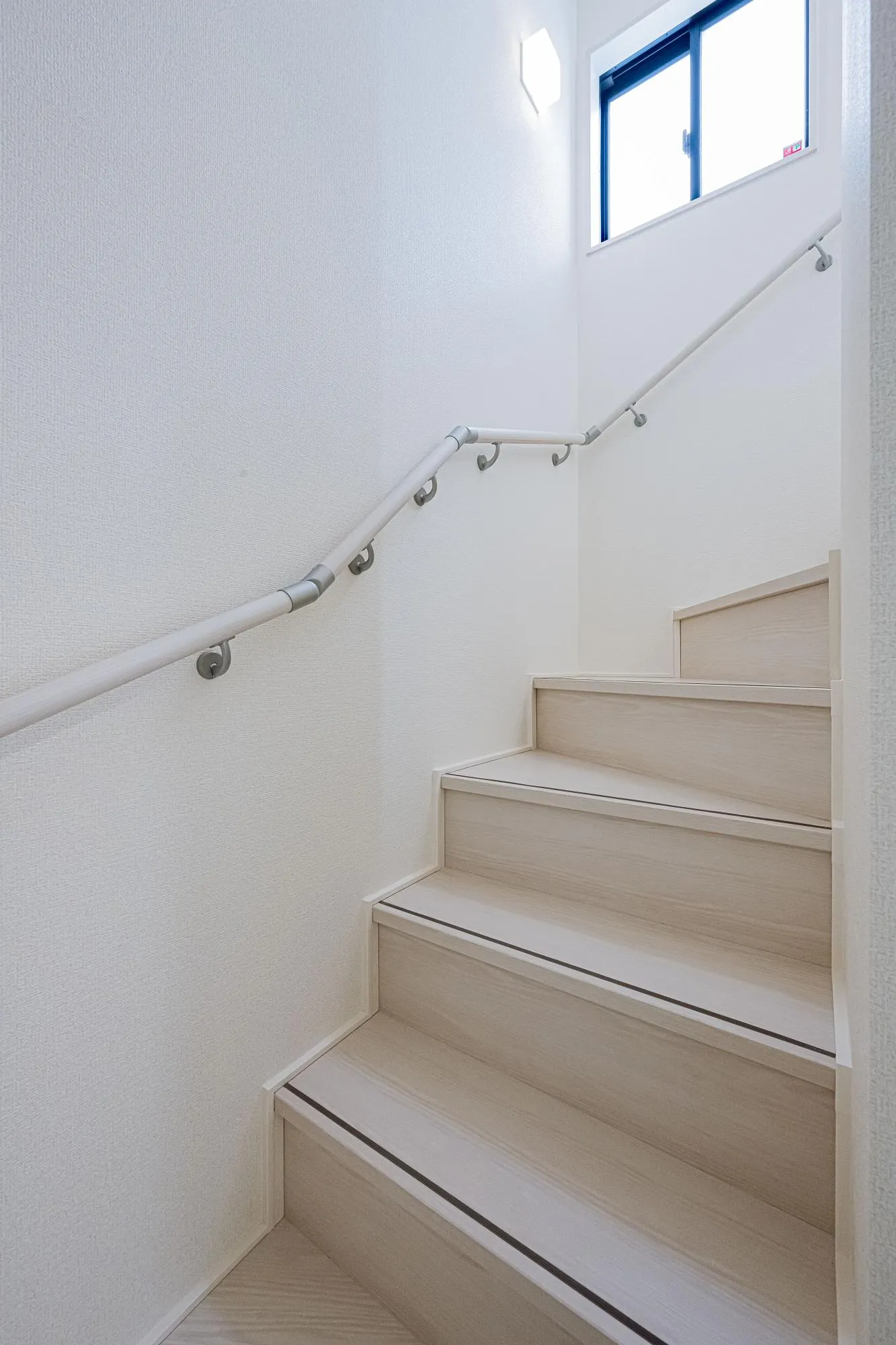 2号棟:L手すり付き階段