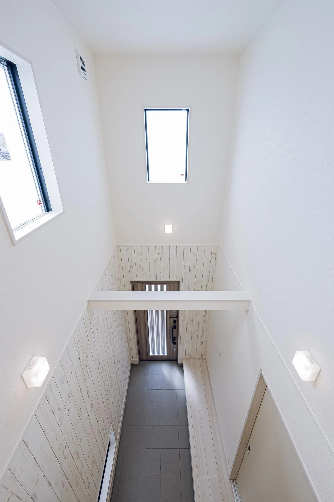 2号棟:玄関吹き抜け