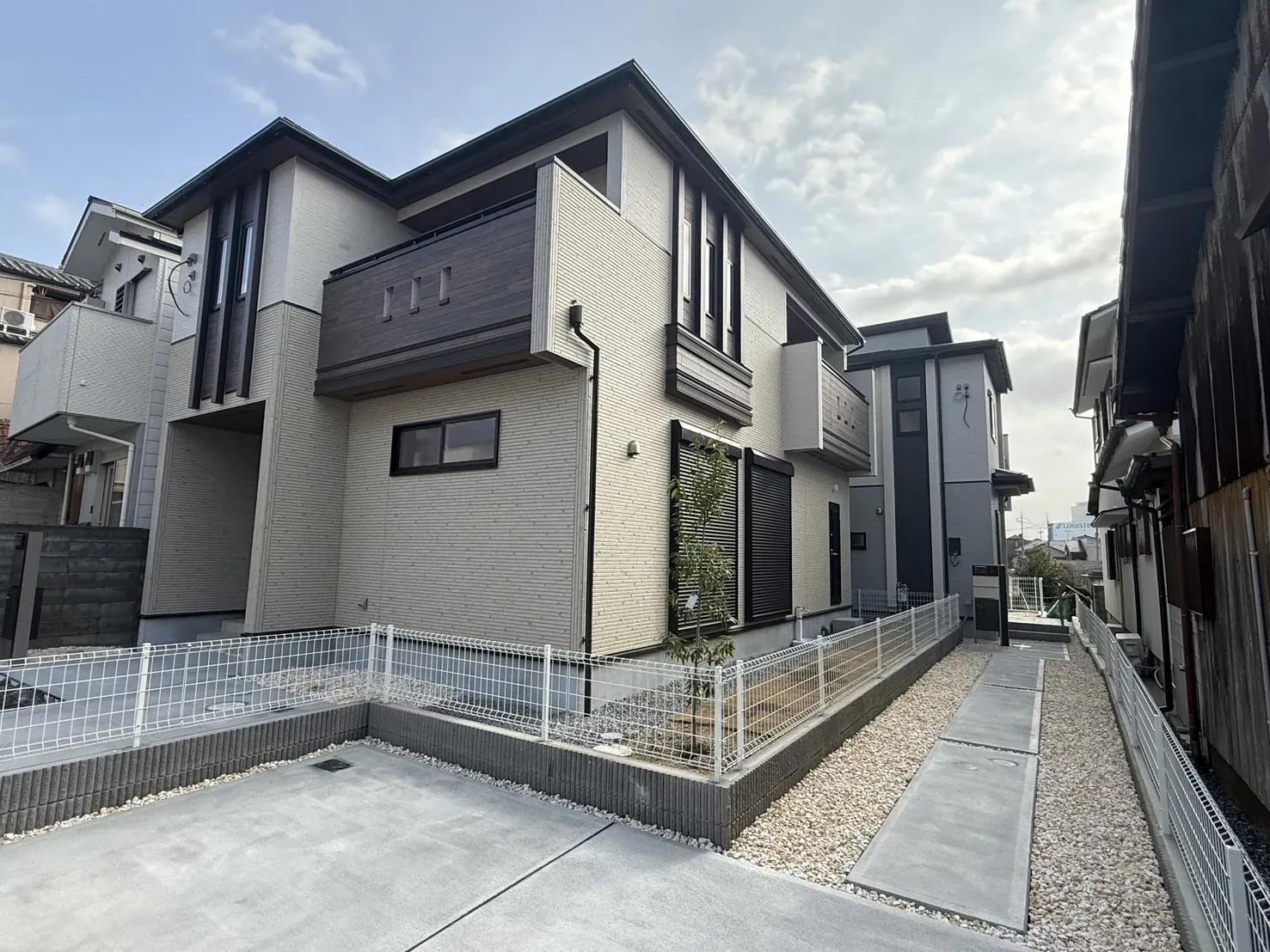 【手前①号棟奥②号棟外観写真】
2026.2.23撮影