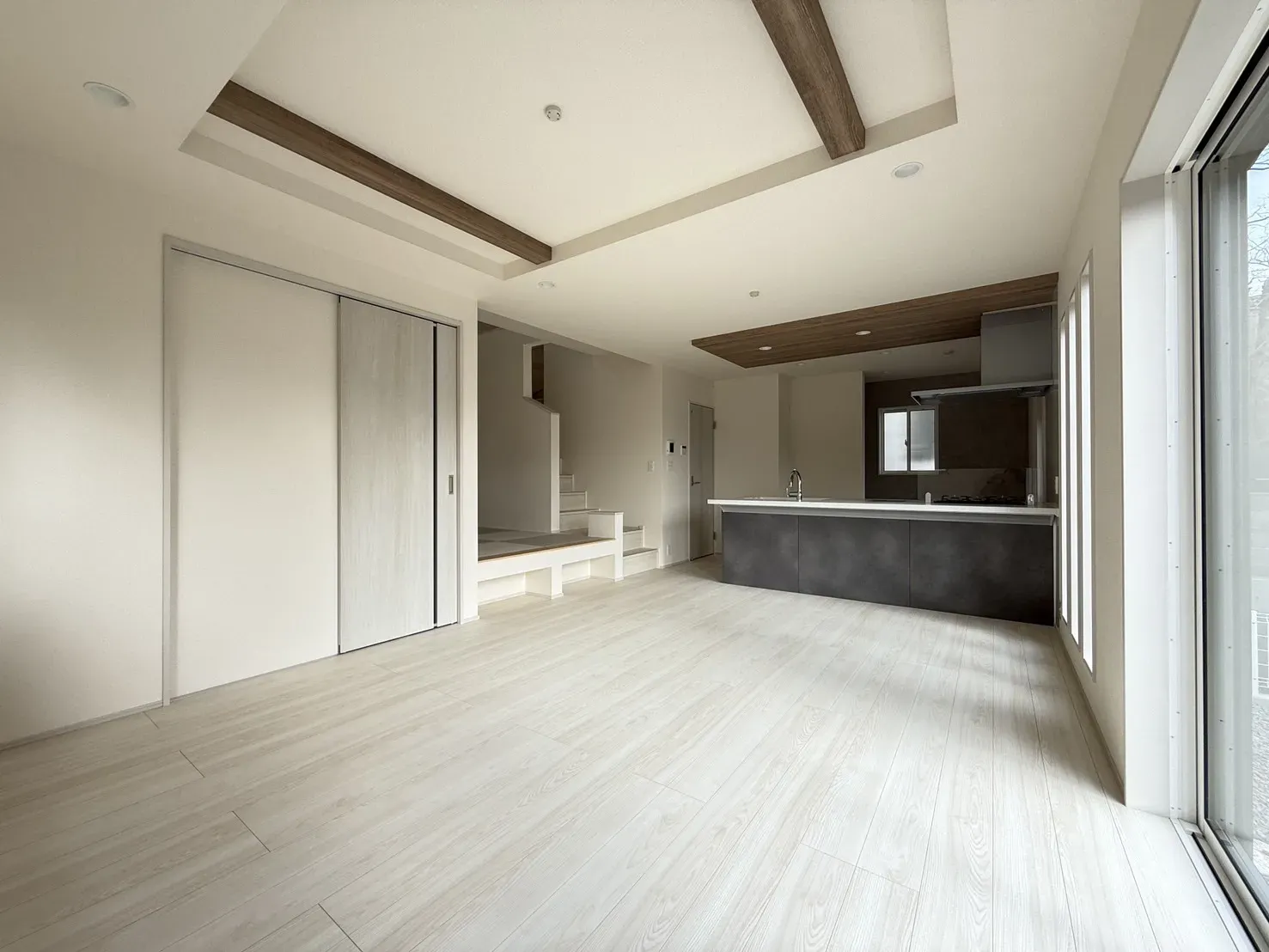 【②号棟LDK20.25帖】
20帖超えの広々としたリビングです!