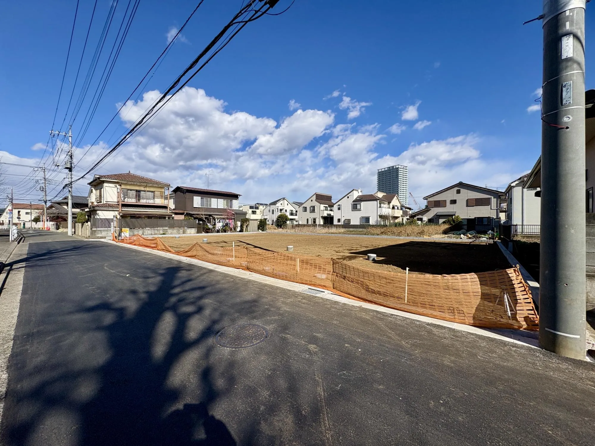 【前面道路含む現地土地写真】