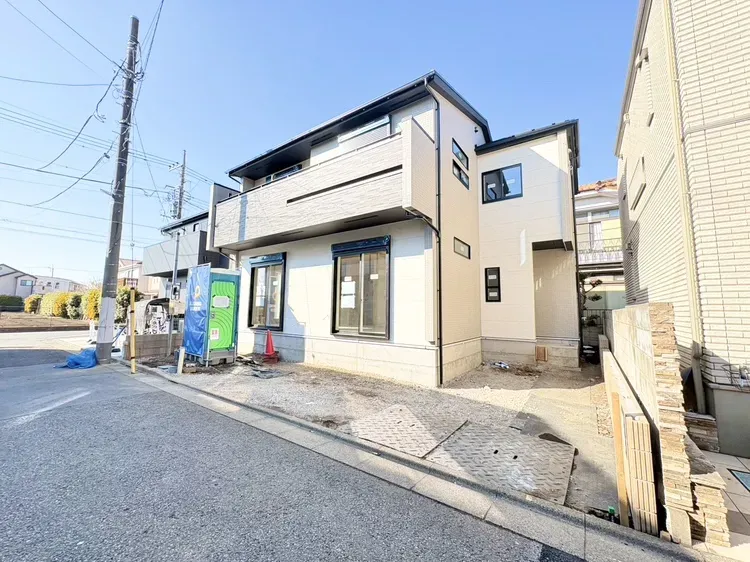 【外観】
全棟敷地面積114㎡越えの新たな分譲地です。また、東栄住宅では統一感のあるカラーリングを採用し、ただの建売にはない、デザインを目指しております。