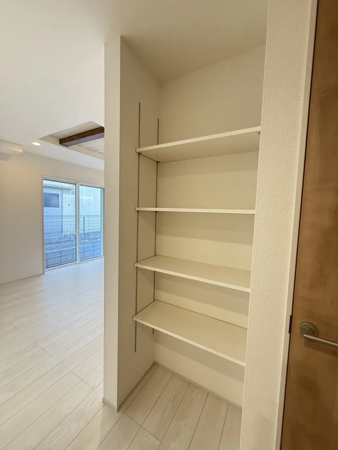 キッチン横収納