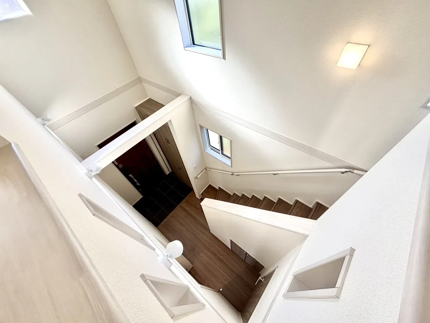 1号棟吹き抜け玄関