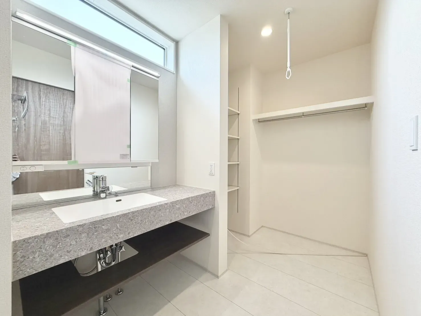 【2号棟　洗面室】