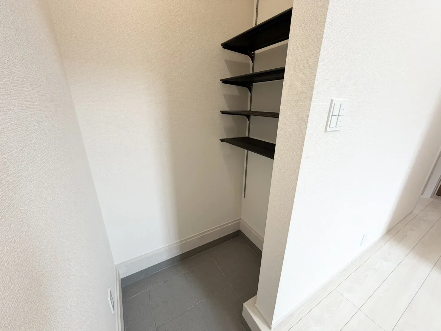 【2号棟　土間収納】