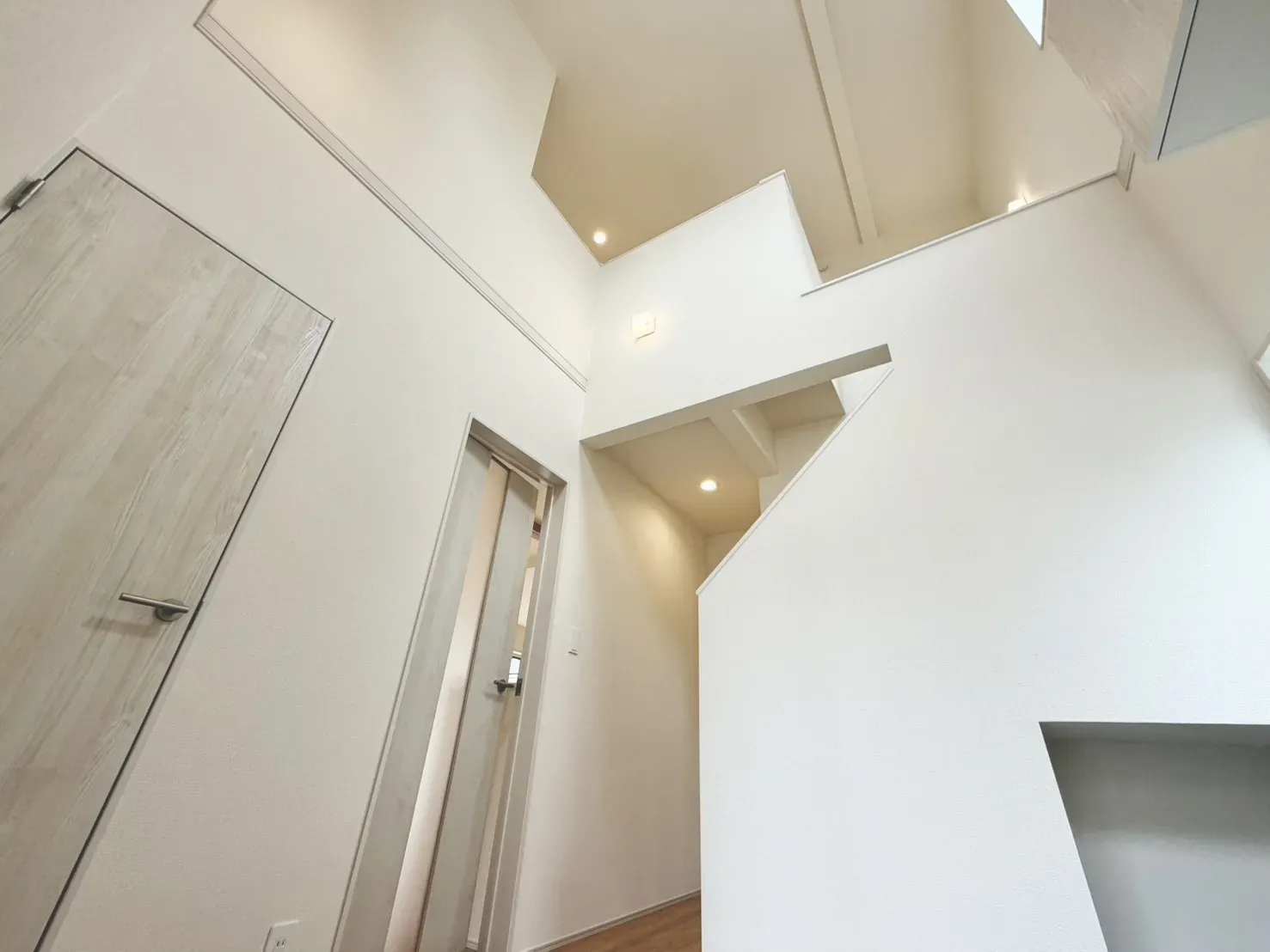 【3号棟　玄関吹抜】