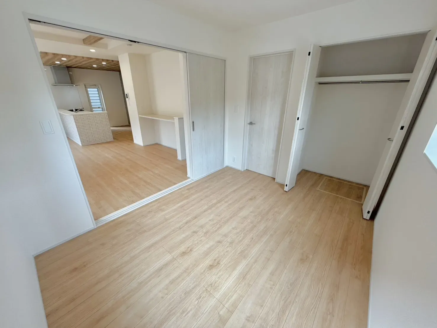 【3号棟　続き間洋室(5.25帖)】