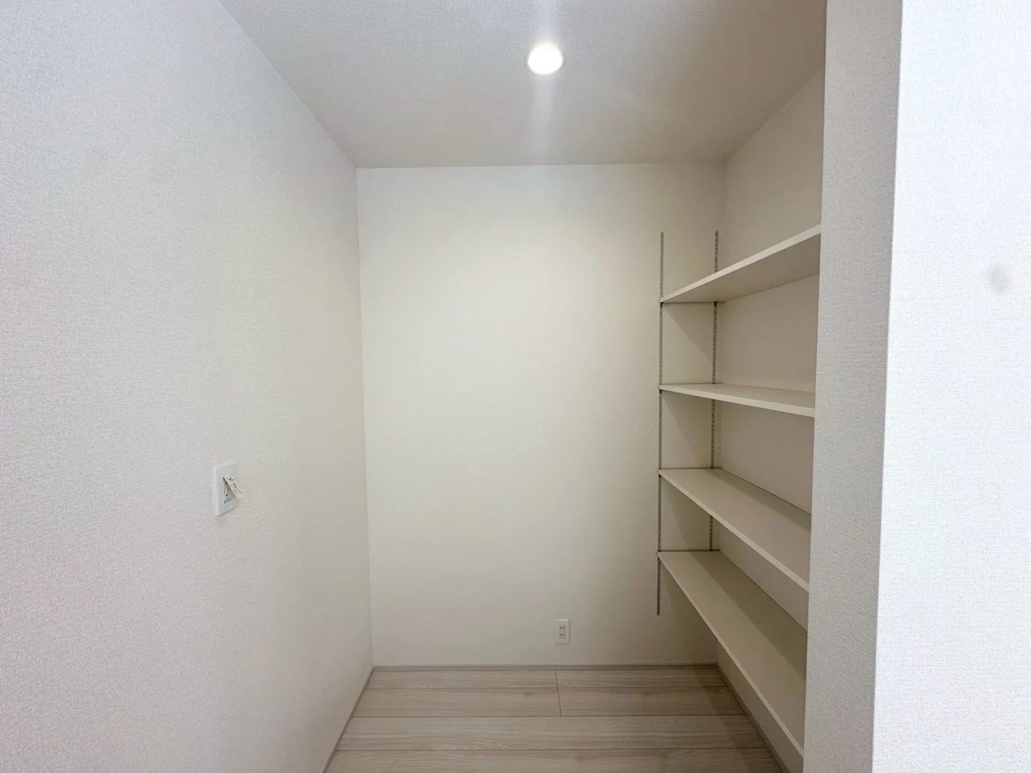 キッチン裏パントリー