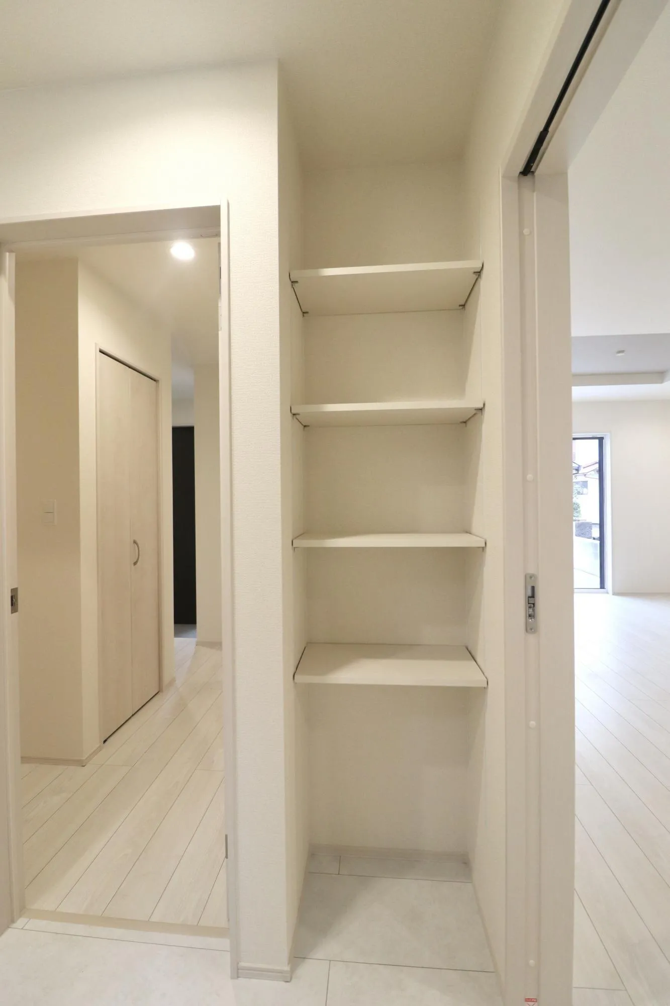 【洗面所　収納棚】