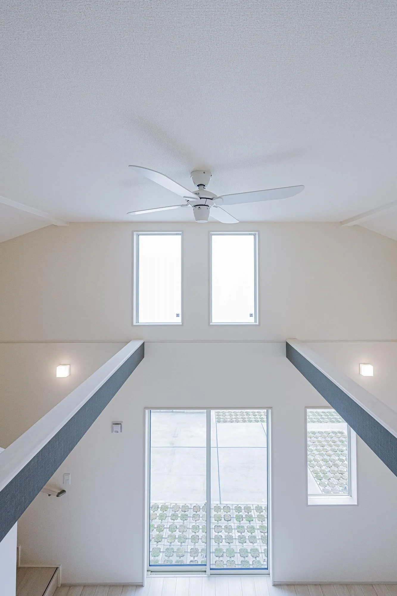 ロフトから見る迫力の化粧梁
