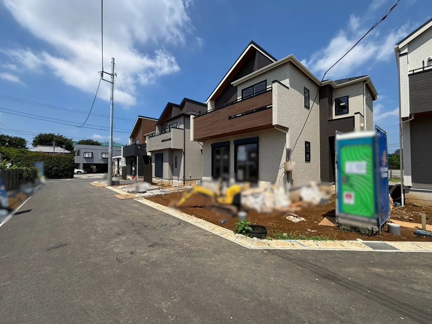 前面道路含む【1・3号棟】外観写真