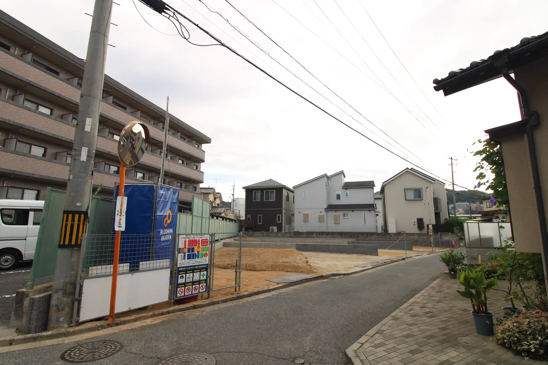 前面道路から見た宅地