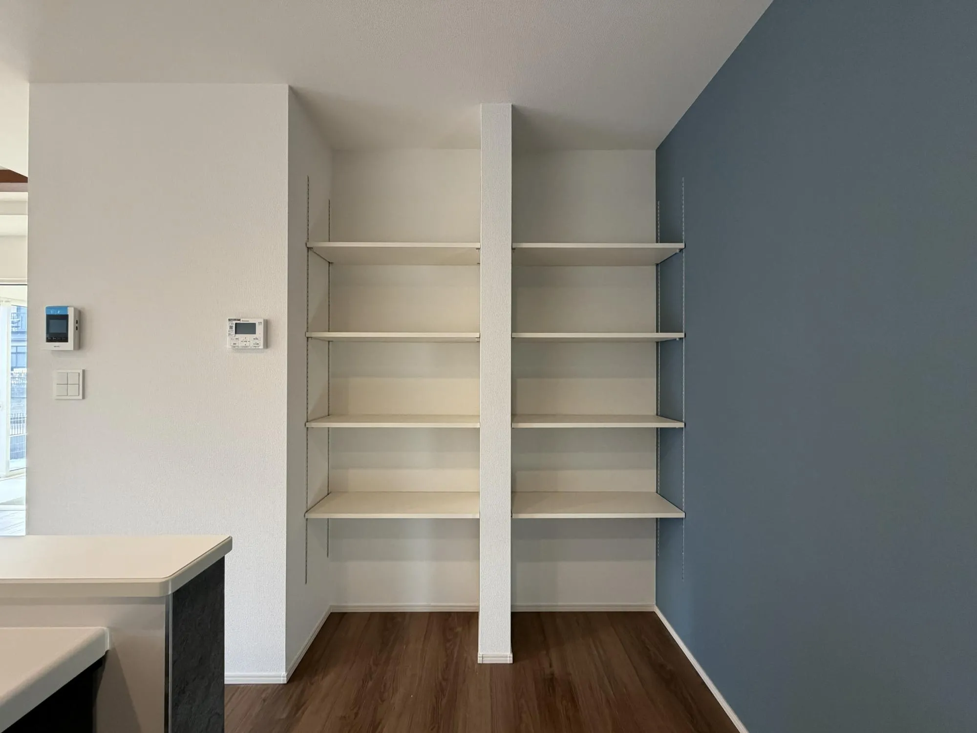 キッチン横収納