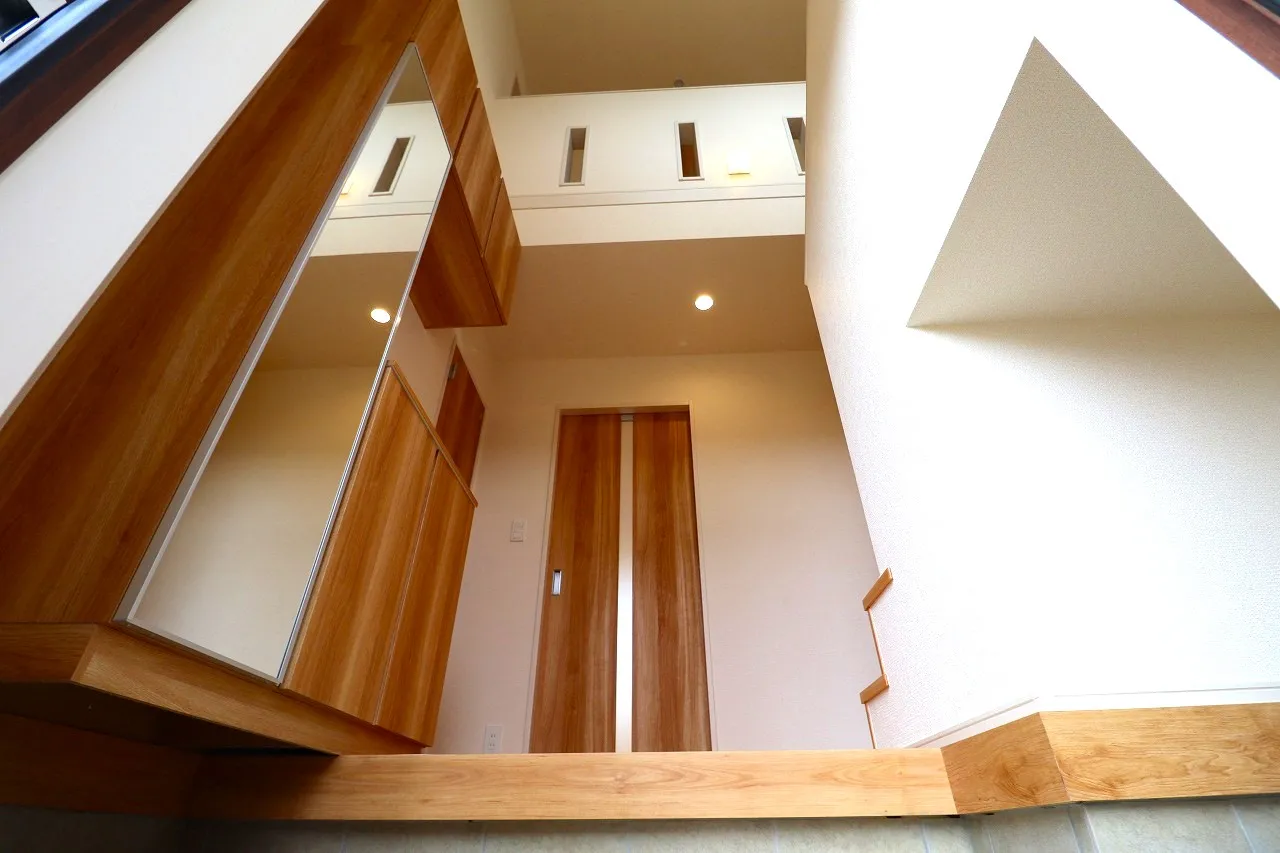 【玄関吹き抜け】