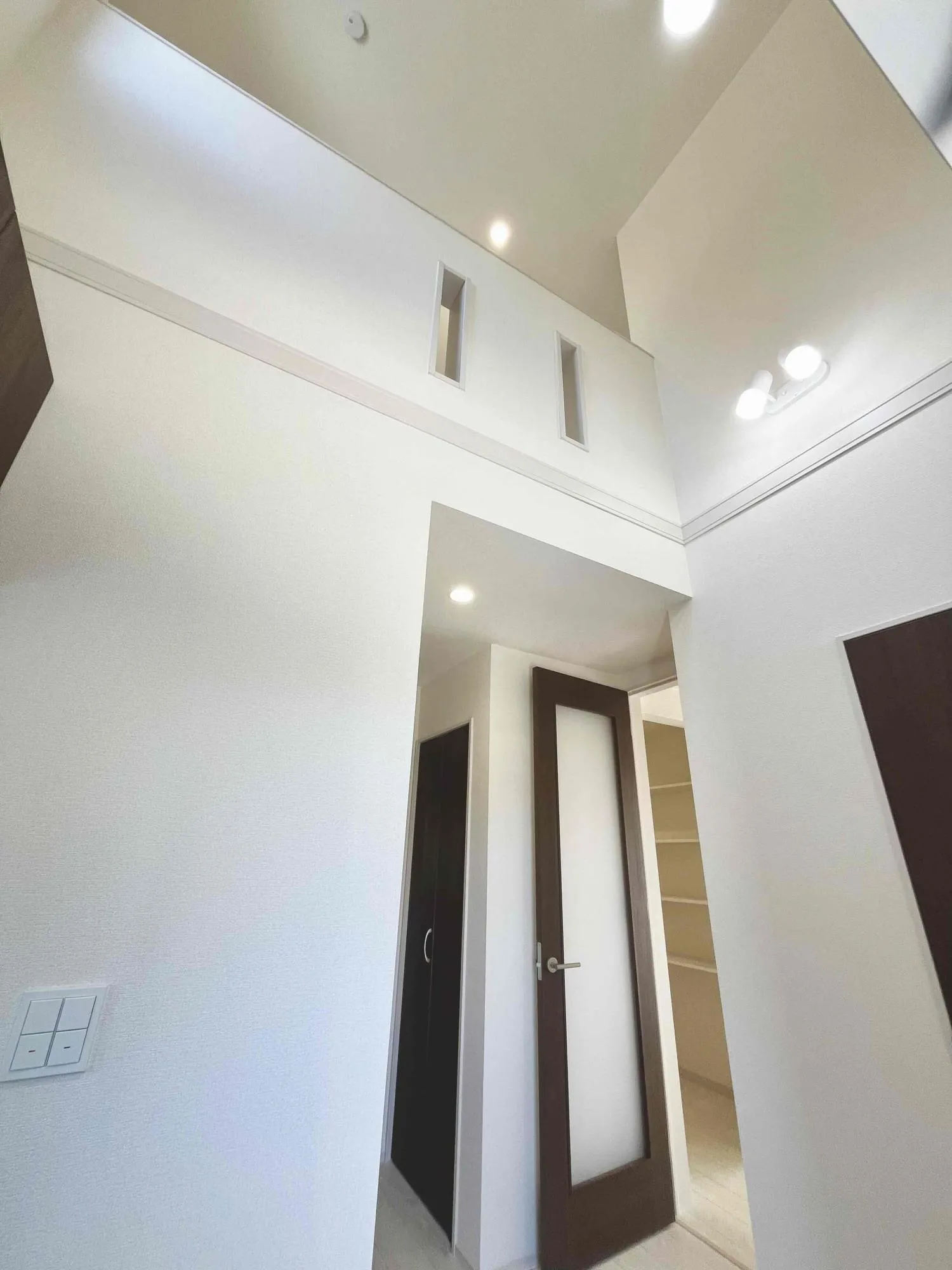 1号棟　玄関吹き抜け