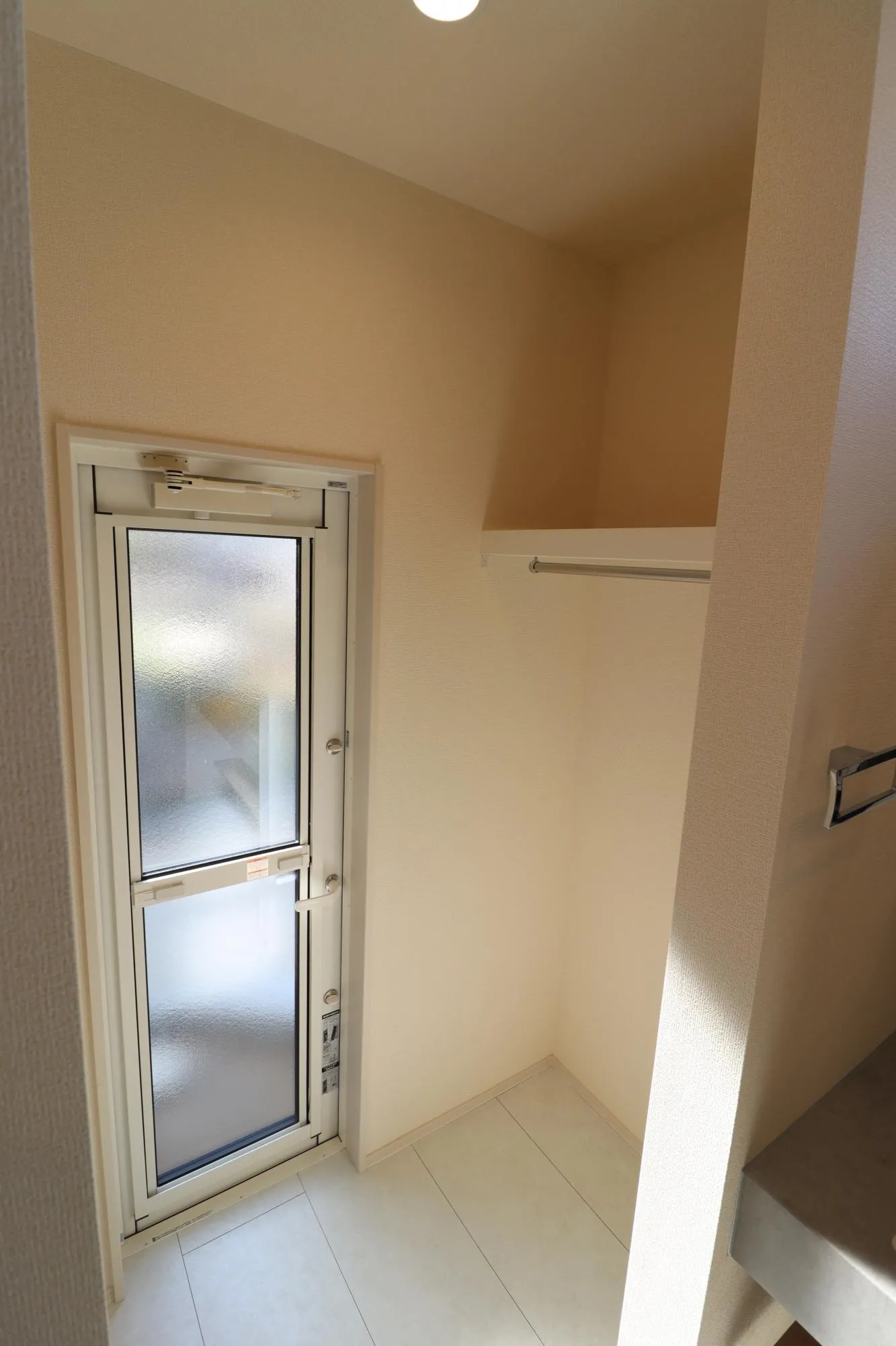 【1号棟:洗面脱衣所勝手口】