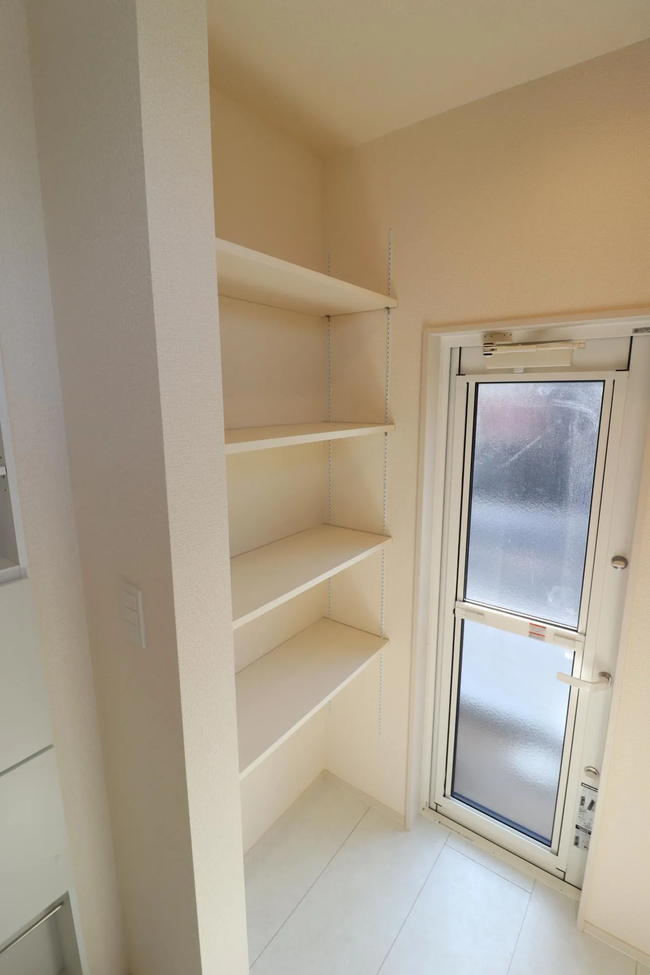 【1号棟:洗面脱衣所収納スペース】