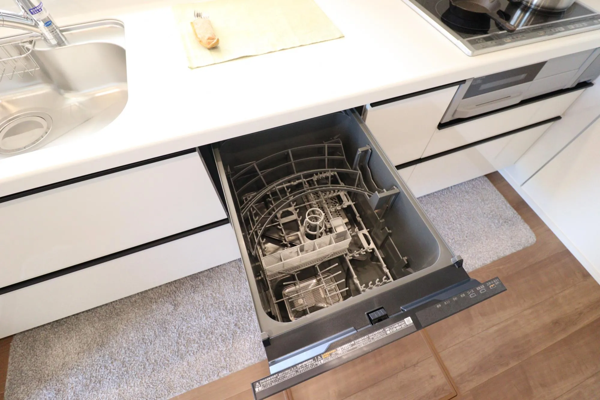 【②号棟:キッチン】モデル家具設置中!※家具付き販売ではございません。
