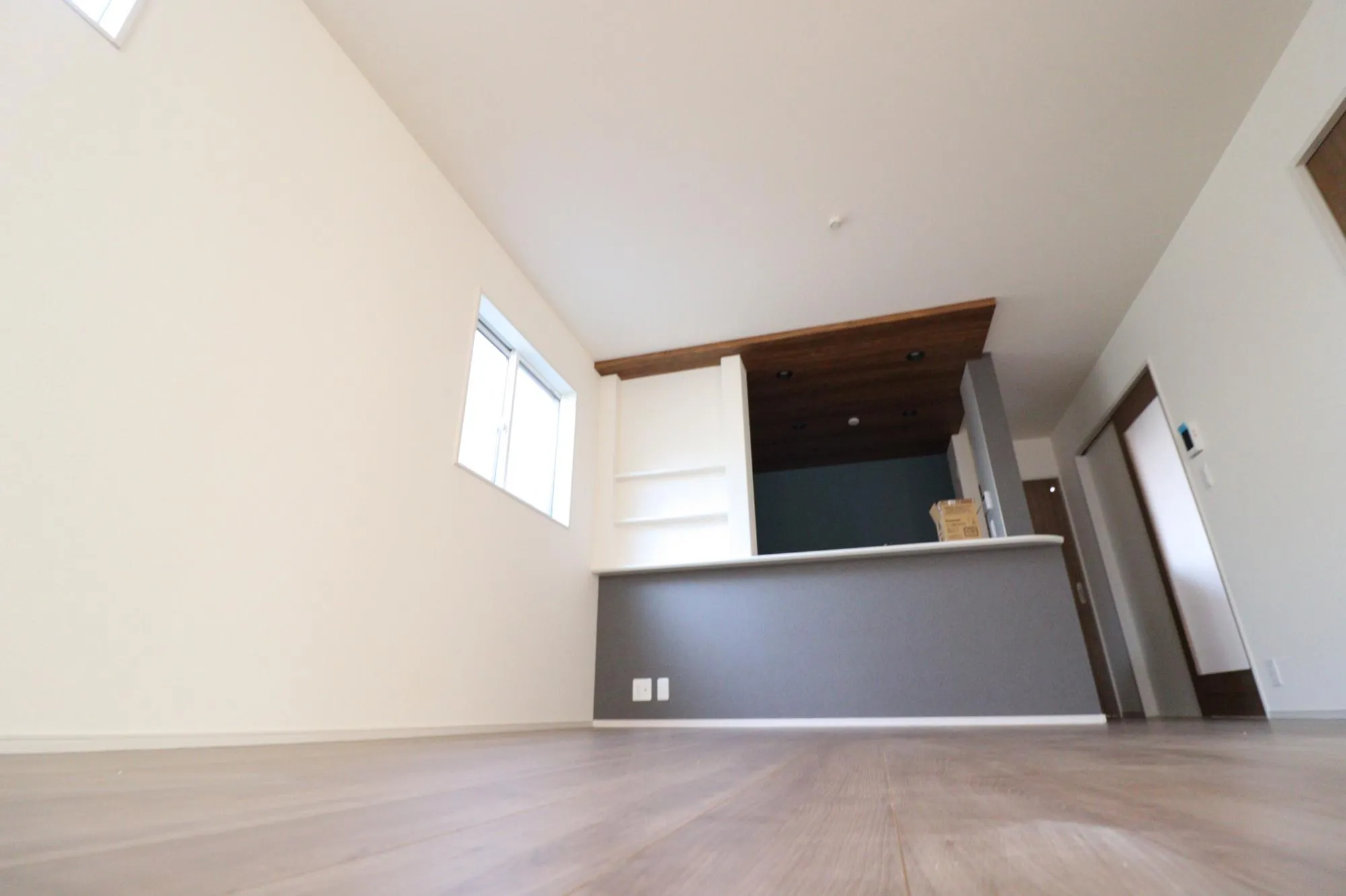 【対面式キッチンカウンター/1号棟】