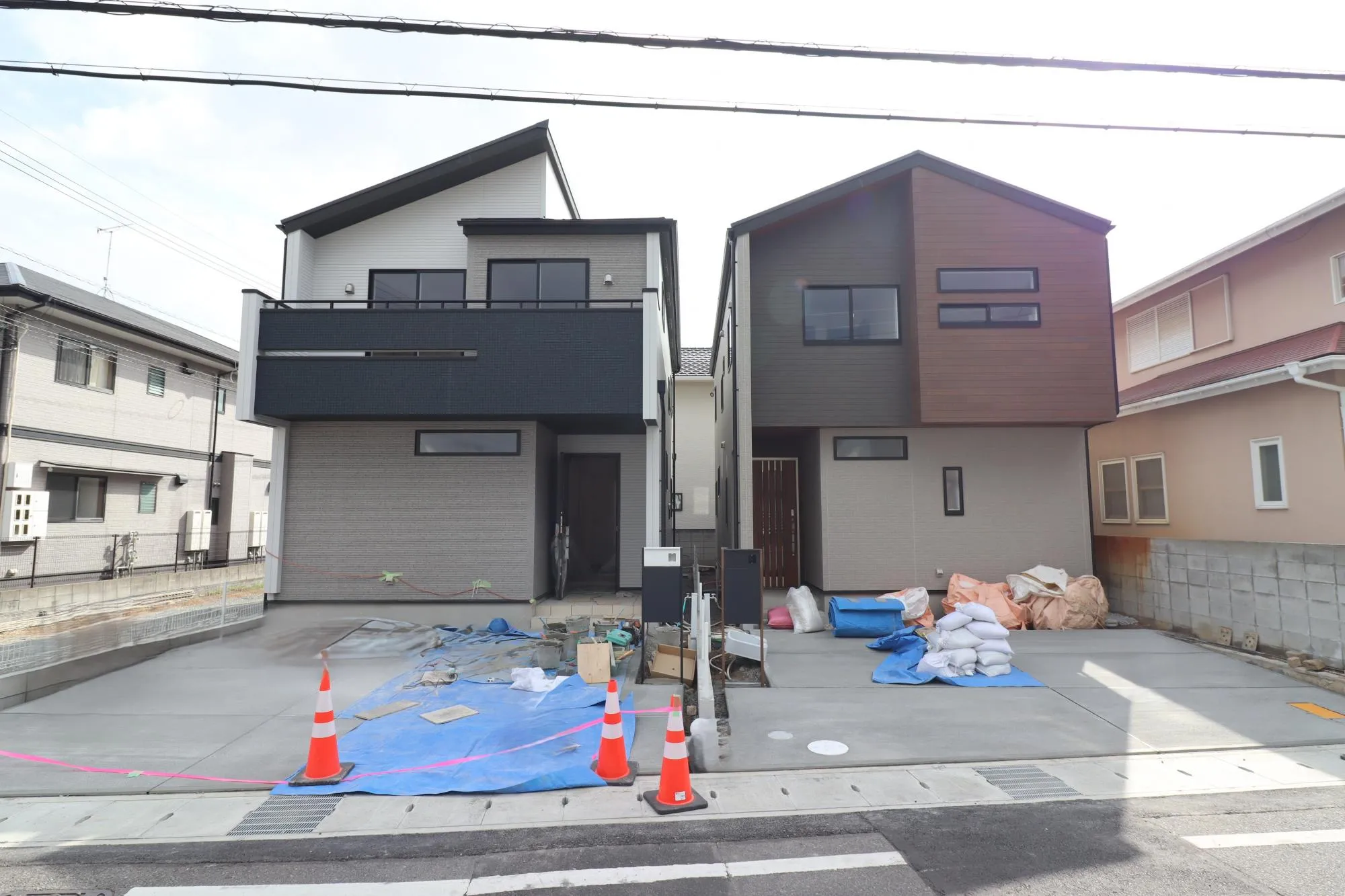 【外観写真/左2号棟:右1号棟】