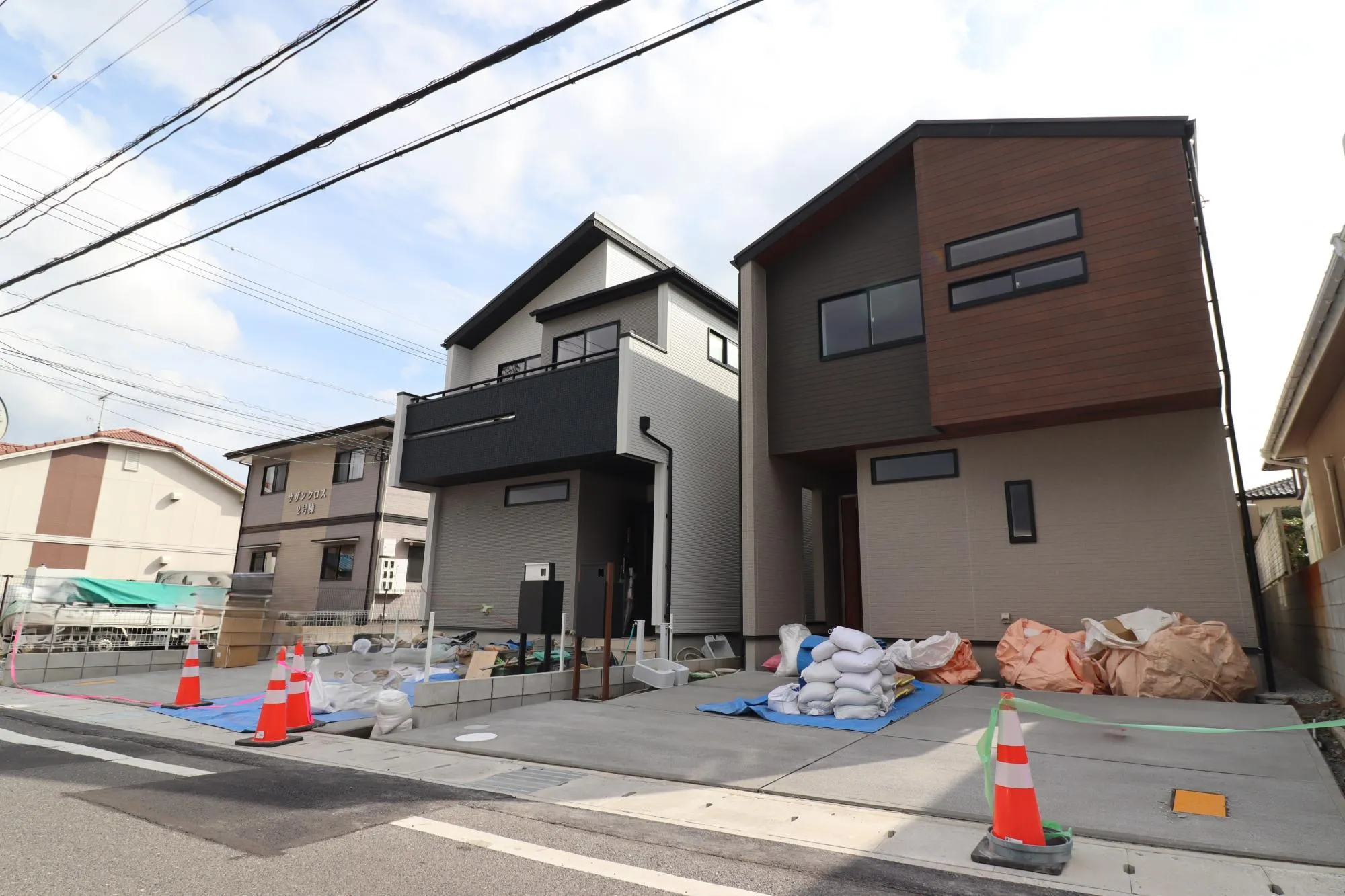 【外観写真/左2号棟:右1号棟】