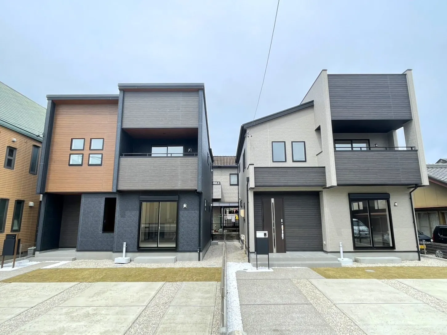 完成しました!並列3台駐車可能です!