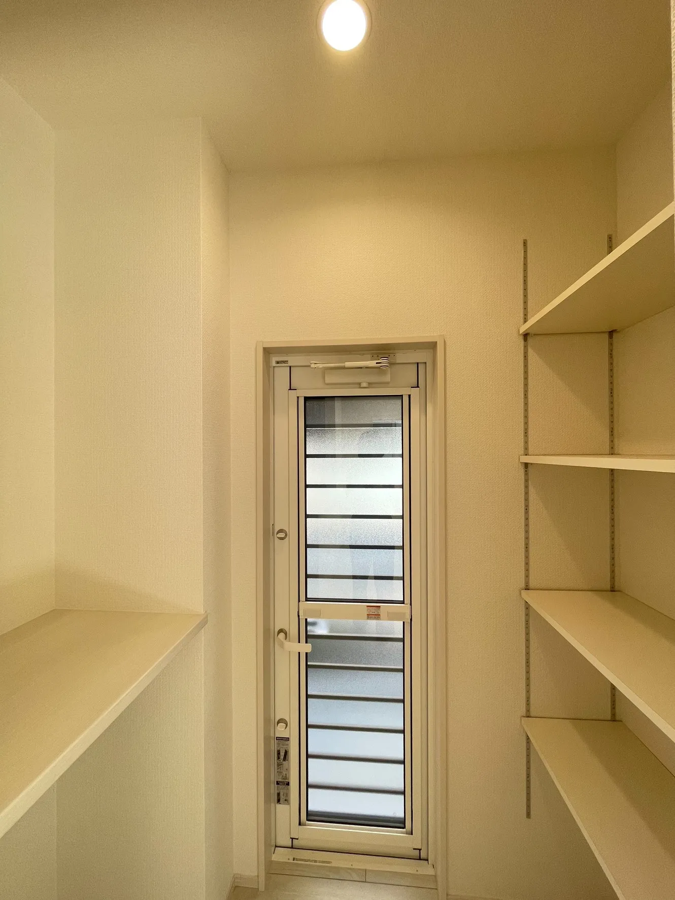 ①号棟　パントリー