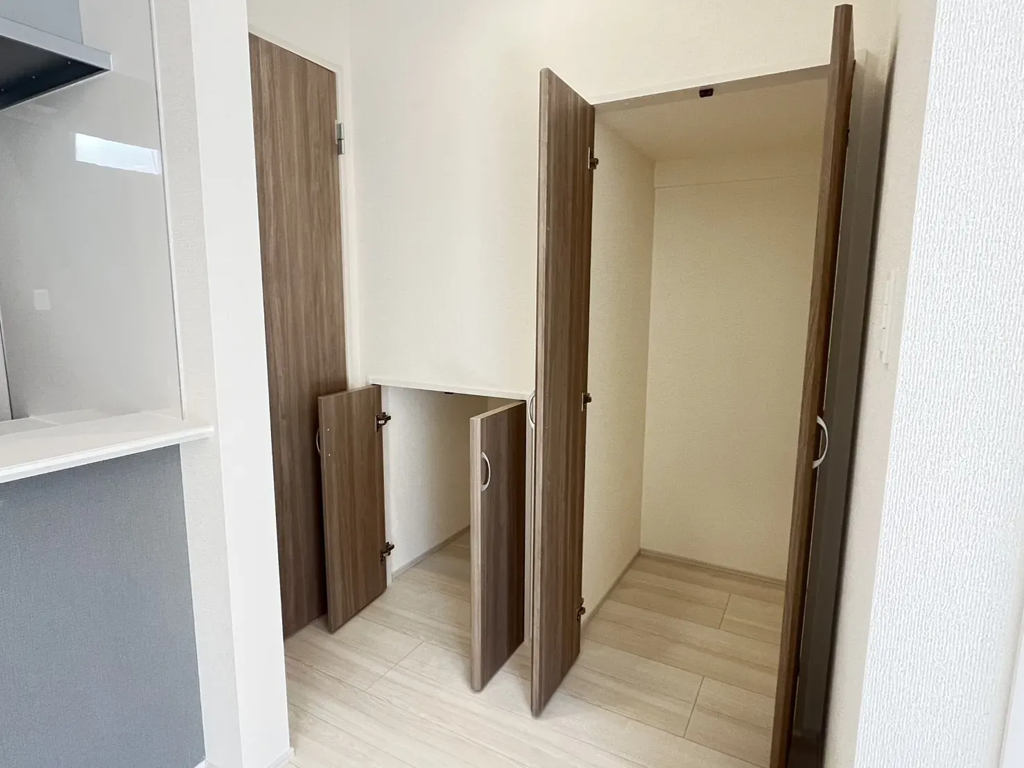 【キッチン横収納】