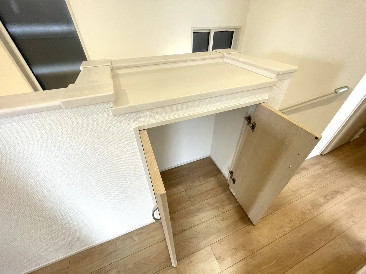 2号棟　2階廊下　収納 カウンター