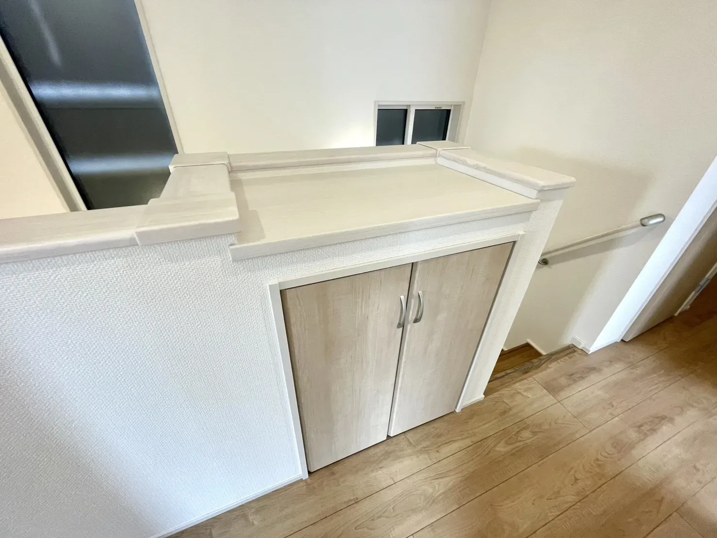 2号棟　2階廊下　収納 カウンター