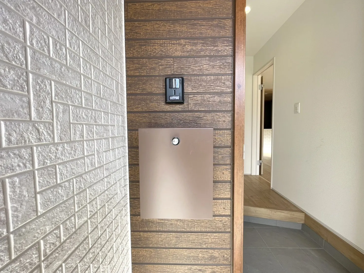 2号棟　壁付ポスト