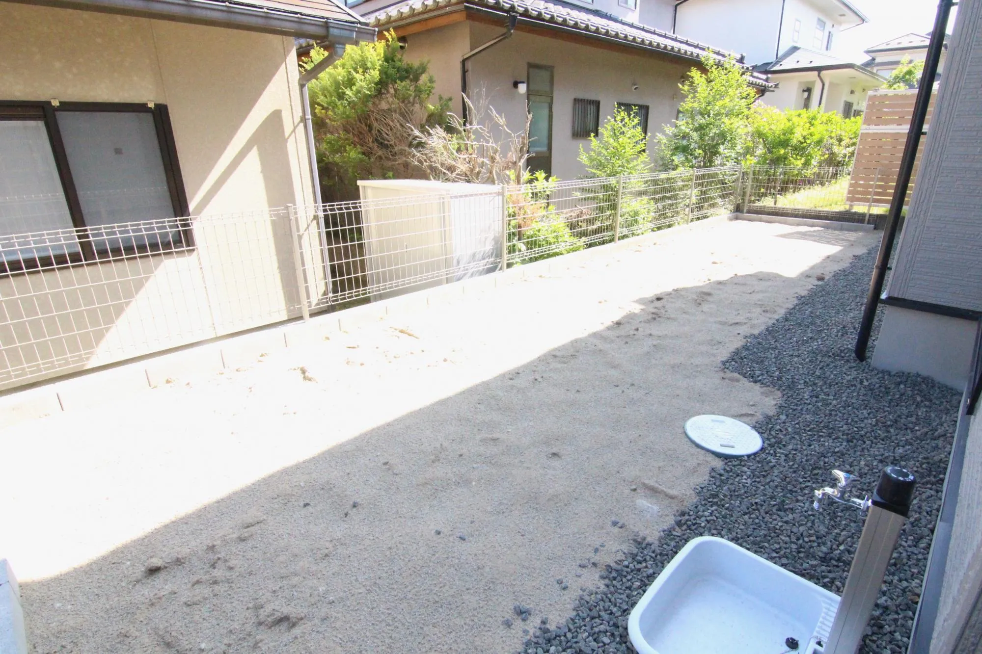 【1号棟庭】