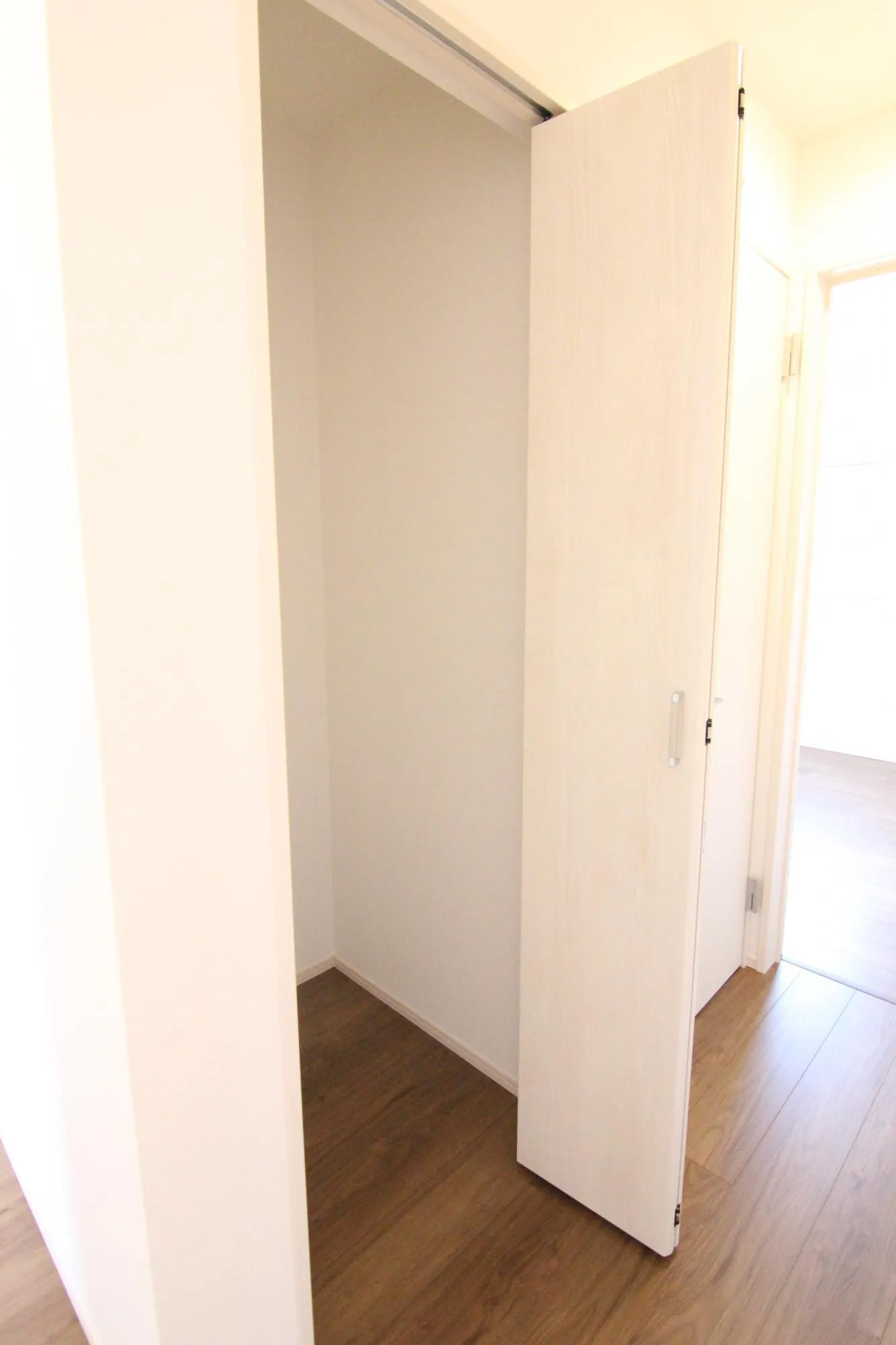 【1号棟2階廊下収納】